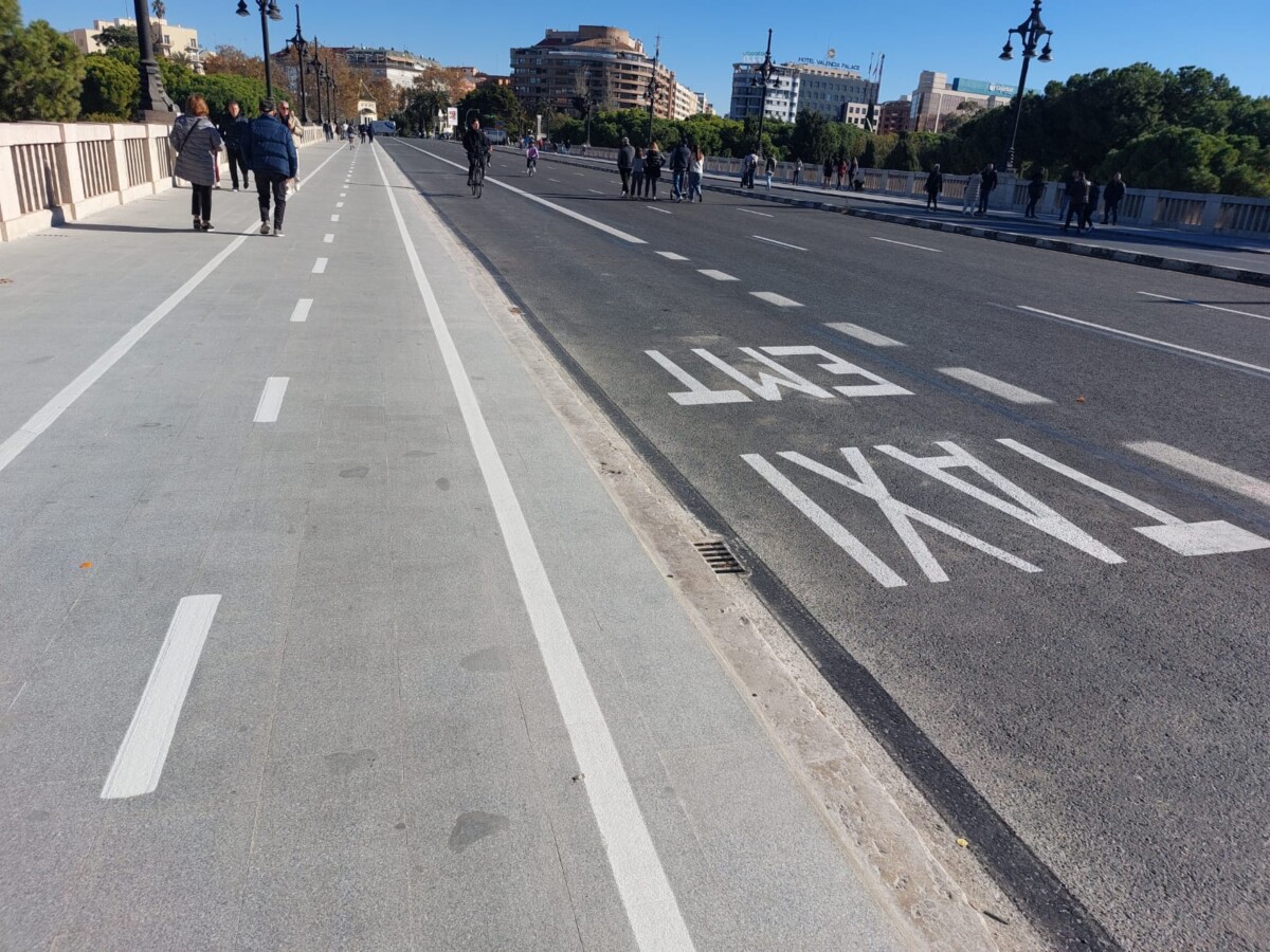 Carril EMT-Taxi en el Puente de Aragón